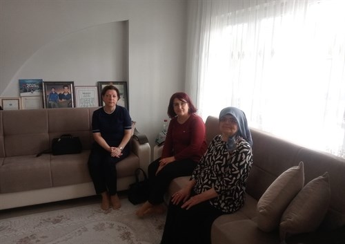 KAYMAKAMIMIZ SAYIN CANAN HANÇER BAŞTÜRK; ŞEHİT J. ER YILMAZ KÜRTÜK'ÜN AİLESİNİ ZİYARET ETTİ.