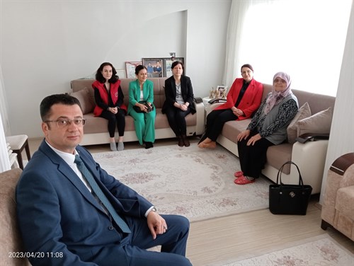  KAYMAKAMIMIZ SAYIN CANAN HANÇER BAŞTÜRK; ŞEHİT J. ER YILMAZ KÜRTÜK'ÜN ANNESİ SEHER KÜRTÜK VE 15 TEMMUZ GAZİSİ  ENVER ÇELİKKIRAN'I ZİYARET ETTİ.